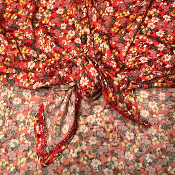 Like new Chris & Carol floral tie front top - Picture 5 of 13